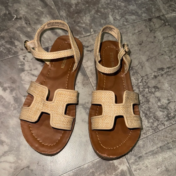 Steve Madden Little Girls Jharrlow Flat Sandals size 2 - Picture 3 of 9